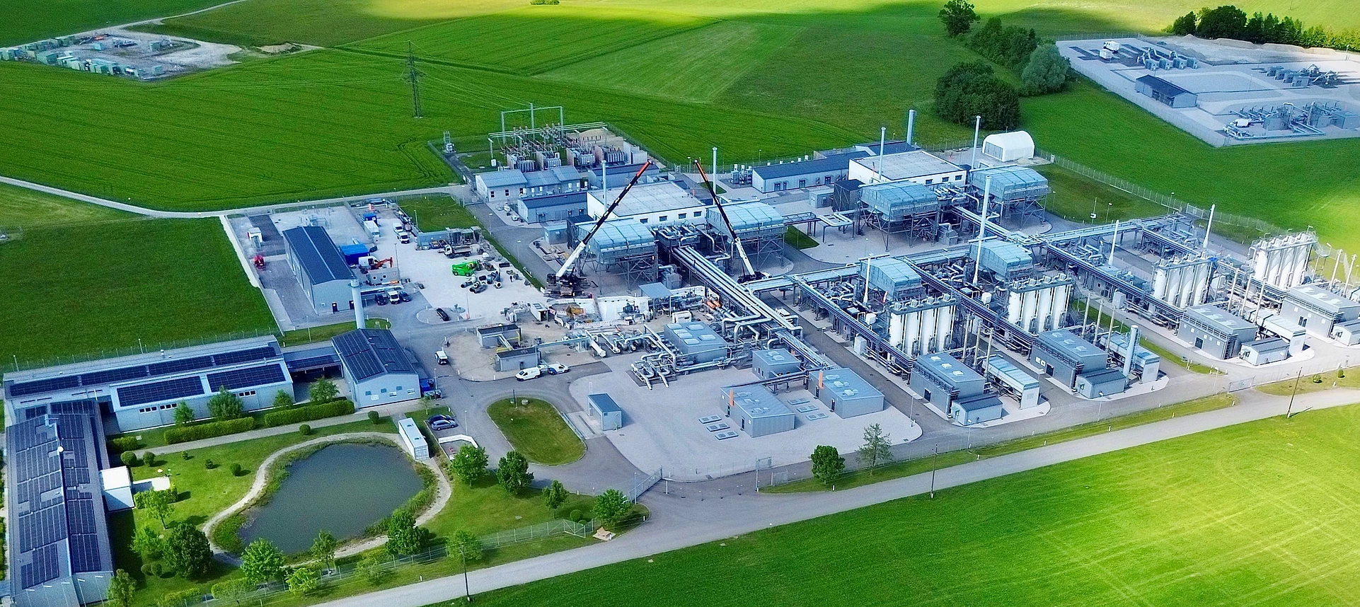 Speicher Haidach von oben umgeben von grünen Feldern