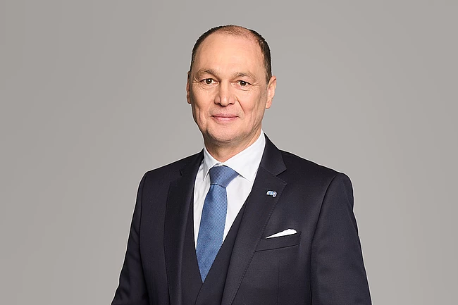 Portraitfoto von CFO Robert Dick