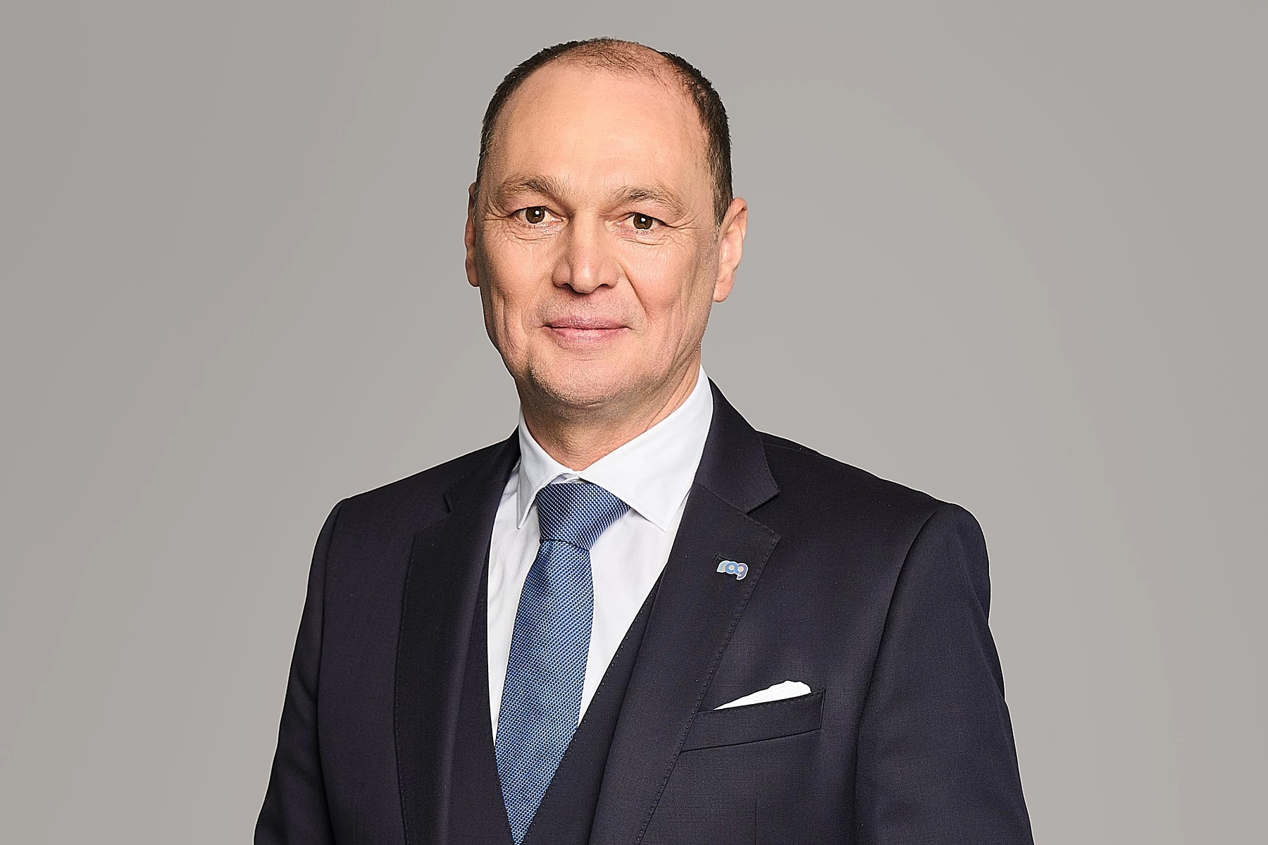 Portraitfoto von CFO Robert Dick