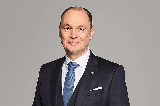 Portraitfoto von CFO Robert Dick